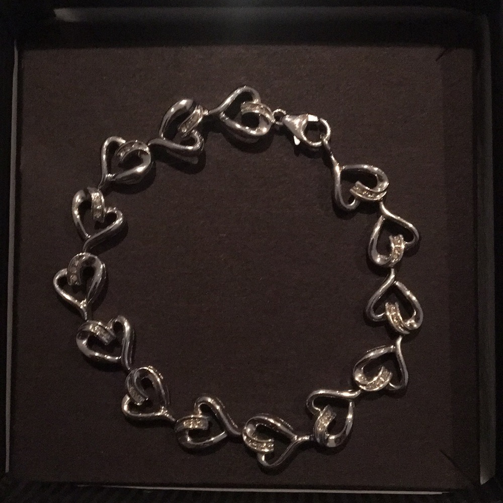 Heart bangle bracelet